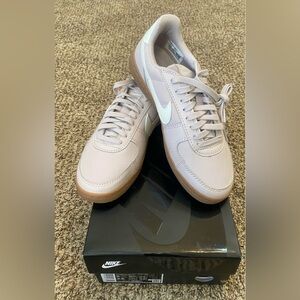 Nike WMNS Field General in Platinum Violet/Gum Dark Brown/Sail